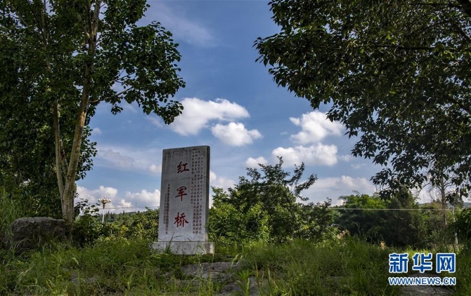 (壮丽70年·奋斗新时代——记者再走长征路·图文互动)(2)龙云“献”图: “助力”巧渡金沙江