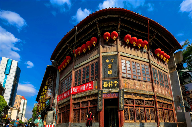 图5 昆明老街。