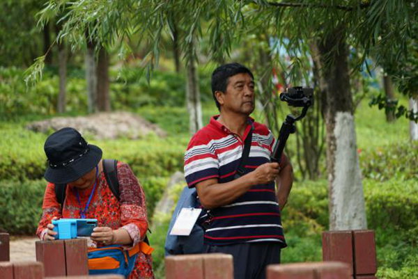 图8:彩龙网友拍摄现场 图8:彩龙网友拍摄现场