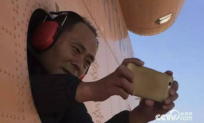 【应急先锋】多抢救几亩森林！冒直升机极限风速也要“向火而飞”