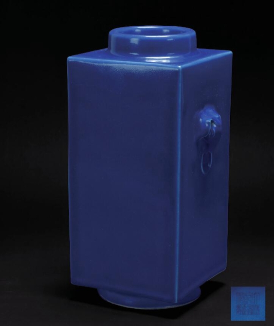 清乾隆 霁蓝釉象耳琮式瓶