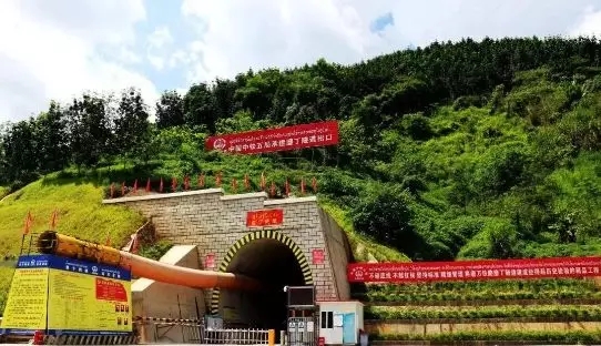 建设中的中老铁路.webp 建设中的中老铁路.webp