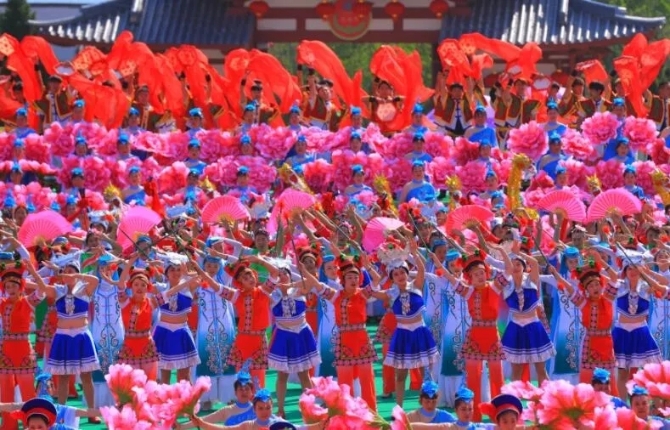 大理三月街民族节盛况.webp 大理三月街民族节盛况.webp