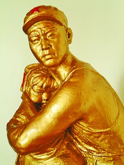 谢臣:舍身为民的“爱民模范” 谢臣:舍身为民的“爱民模范”