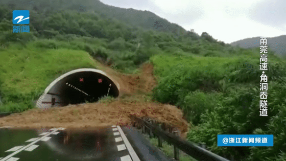 狂风暴雨，总有人用尽全力默默保护你