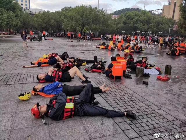 狂风暴雨，总有人用尽全力默默保护你