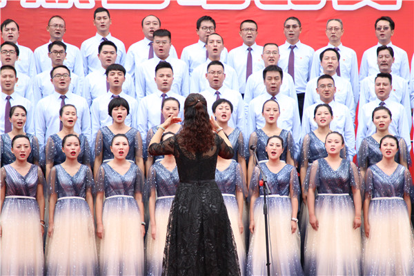 队伍在比赛中。记者薛江涛摄