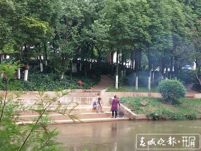 祭祀烧纸,昆明滇管执法人员喊你不要在盘龙江边…