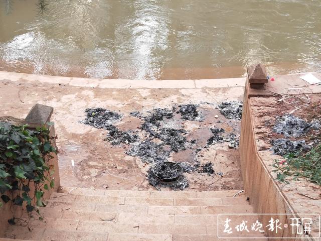 祭祀烧纸,昆明滇管执法人员喊你不要在盘龙江边…