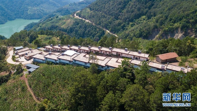 （在习近平新时代中国特色社会主义思想指引下——新时代新作为新篇章·总书记关心的百姓身边事·图文互动）（1）“四好农村路”：通向幸福，通向远方