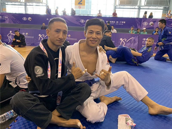 4.祝超（左） 供图