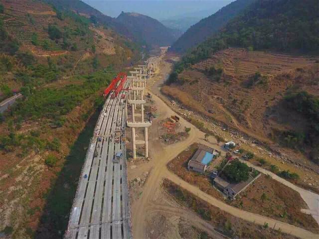 云南临沧第一条县域高速今年底通车！云县至凤庆只需20分钟.jpg