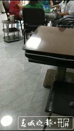 宅小区内开麻将馆整天“哗啦哗啦” 居民头疼 物管没辙 到底该怎么办?6.jpg