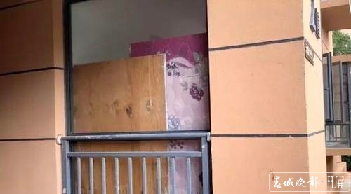 宅小区内开麻将馆整天“哗啦哗啦” 居民头疼 物管没辙 到底该怎么办?5.jpg