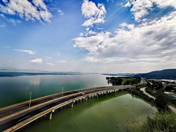 登高俯瞰 滇池美景 网友 冯建行 登高俯瞰 滇池美景 网友 冯建行