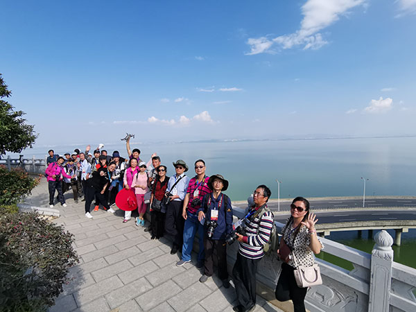 彩龙网友合影。 彩龙网友合影。