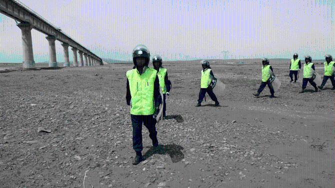 【边疆党旗红】穿越海拔5000多米的“生命禁区”,他们用青春守护“世界铁路第一高站” 【边疆党旗红】穿越海拔5000多米的“生命禁区”,他们用青春守护“世界铁路第一高站”