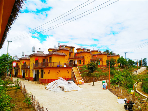 拉祜寨今貌。记者江枫 摄