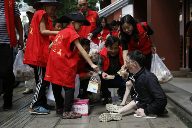 “昆明之美”志愿团队队长顾中国荣获“最美志愿者”称号