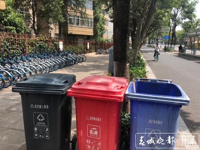 新闻路口公交站台2.jpg