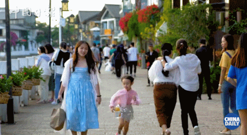 老外到大理洱海寻找“诗和远方”，可这里的客栈怎么关了大半？