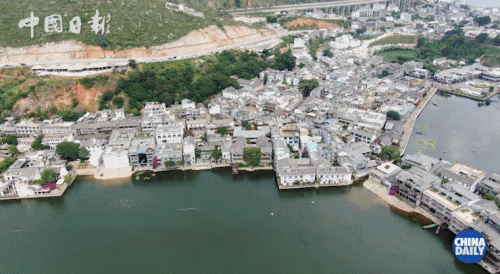 老外到大理洱海寻找“诗和远方”，可这里的客栈怎么关了大半？