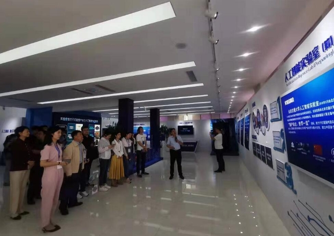 全国融媒记者探访济南蓝海领航“大数据航母”