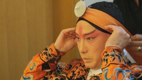 谭孝曾在化妆间