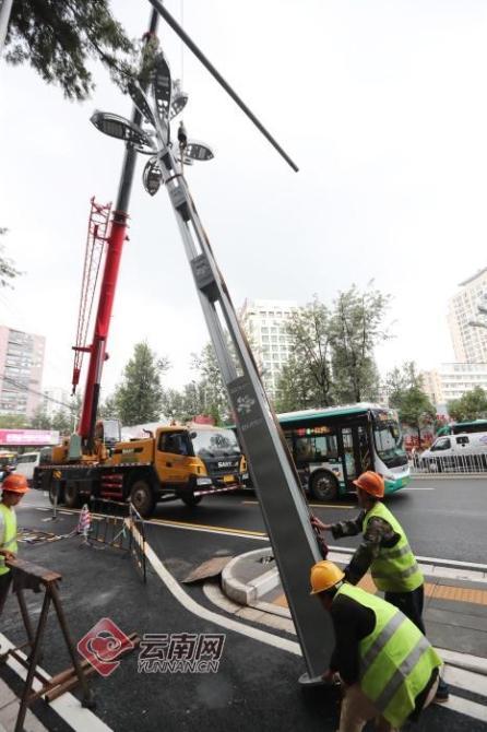 昆明东风路道路换新装 290盏“华灯”即将亮相