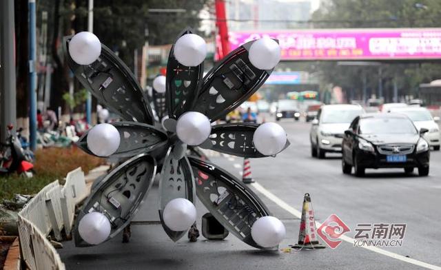 昆明东风路道路换新装 290盏“华灯”即将亮相