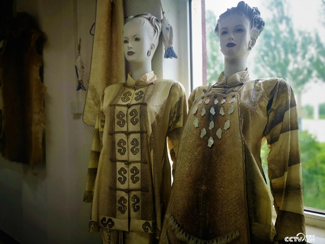 赫哲族鱼皮衣(何川 摄)