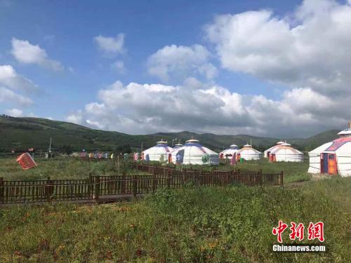 玛拉沁艾力生态民俗旅游区。 冷昊阳 摄
点击进入下一页