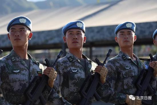 宋杰(中) 曾宝摄影