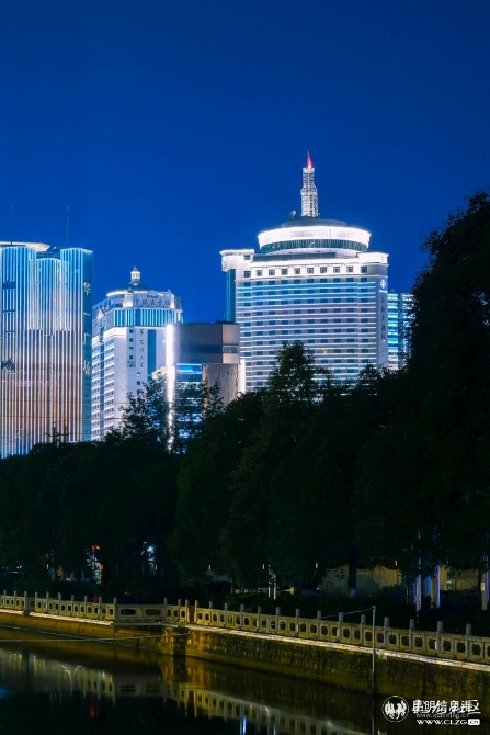 东风东路天恒大厦。网友“田雨印象”摄