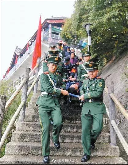 这个国庆,中国军人的身影一直在路上