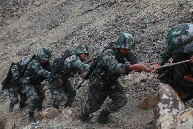 这个国庆,中国军人的身影一直在路上