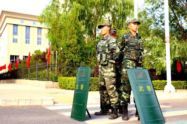 这个国庆,中国军人的身影一直在路上