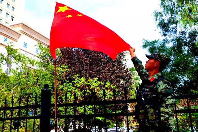 这个国庆,中国军人的身影一直在路上