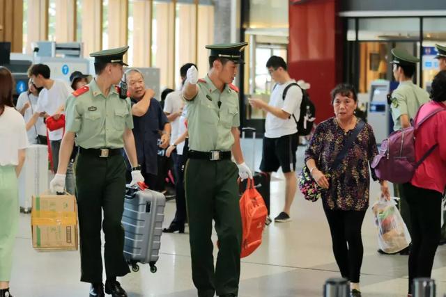 这个国庆,中国军人的身影一直在路上