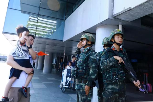 这个国庆,中国军人的身影一直在路上