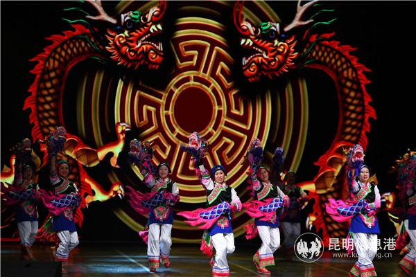 汉族舞蹈《小独龙舞》。昆明日报 记者 杨艳辉 摄