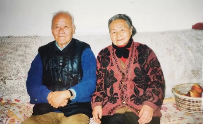 致敬!医学伉俪双双捐献遗体,时隔10余年“重逢”在“讲台”上