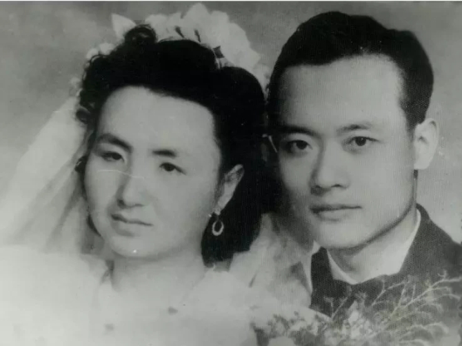 致敬!医学伉俪双双捐献遗体,时隔10余年“重逢”在“讲台”上