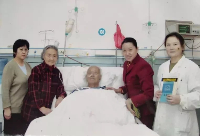 致敬!医学伉俪双双捐献遗体,时隔10余年“重逢”在“讲台”上