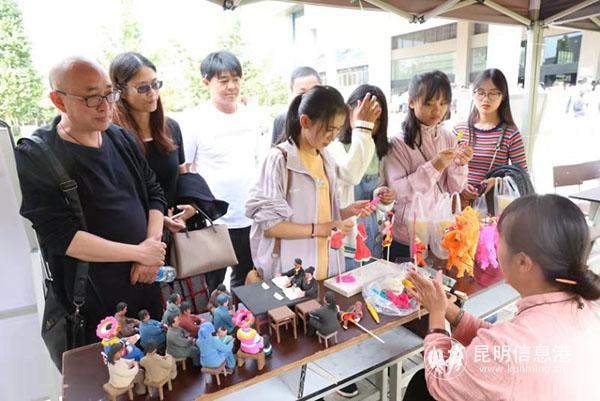 “非遗”传承人现场与师生交流