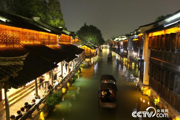 夜幕下的乌镇(王甲铸摄)
