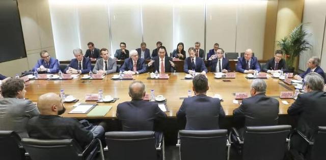 恒驰"人人见,人人'哇'" 许家印平凡金句背后的造车大格局