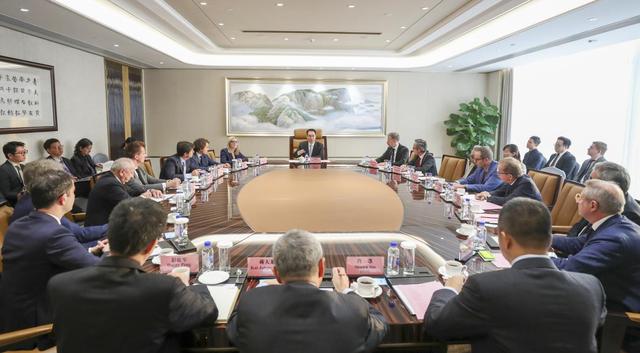 恒驰"人人见,人人'哇'" 许家印平凡金句背后的造车大格局