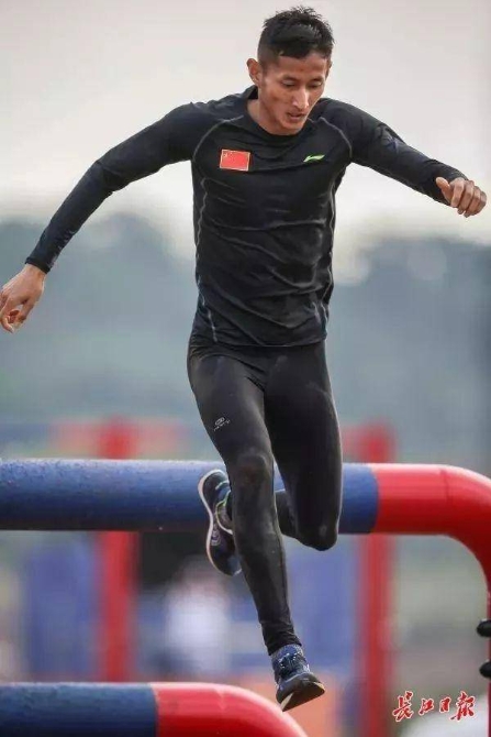 破纪录拿金牌,这些中国军人让人服气!