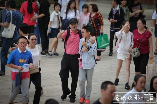 昆明限报民办初中举行课堂体验 11.jpg